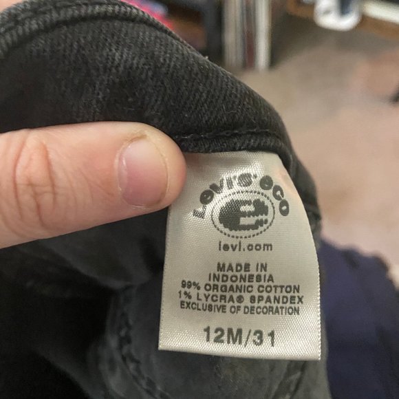 Levi's black low skinny jeans with hole in knee - Picture 5 of 5